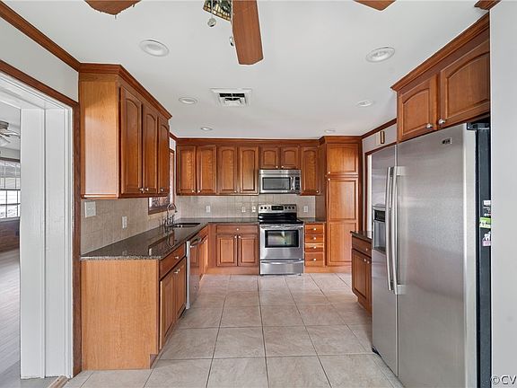 5th image of 4910 Embassy Dr