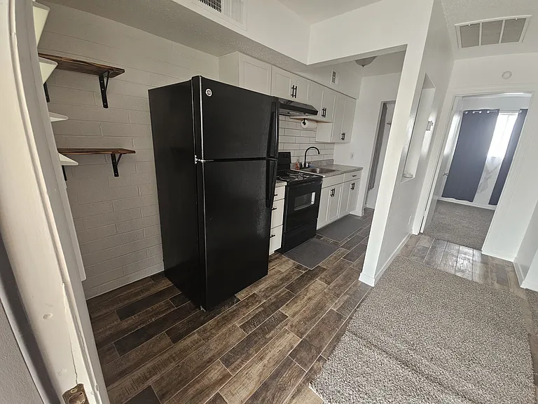 1938 E Adams St #6 — Photo 14