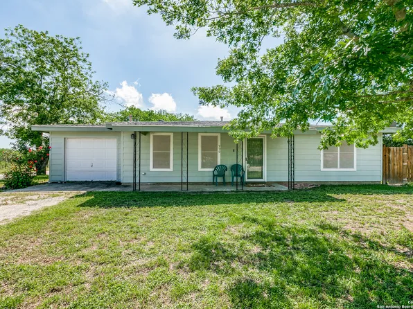 990 SHAMROCK, Poteet, TX 78065