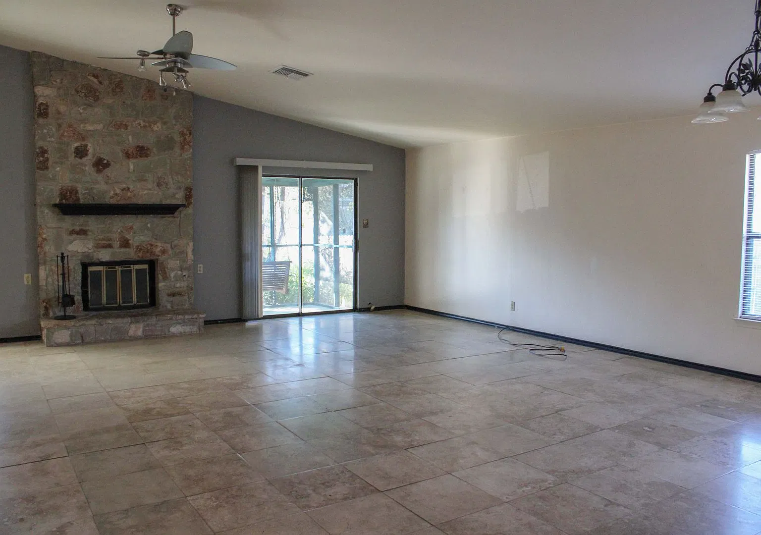 3 Bedroom Northern Hills — Photo 4