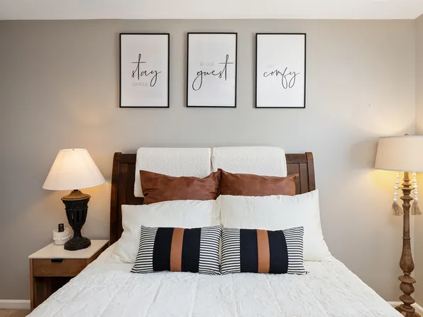 9205 Linden Tree Ln, Charlotte, NC 28277