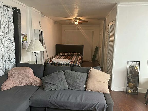 4th image of 936 Lucia Ct #1