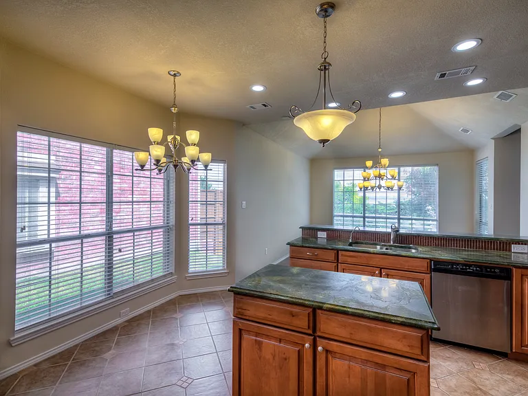 8502 Columbia Dr — Photo 3