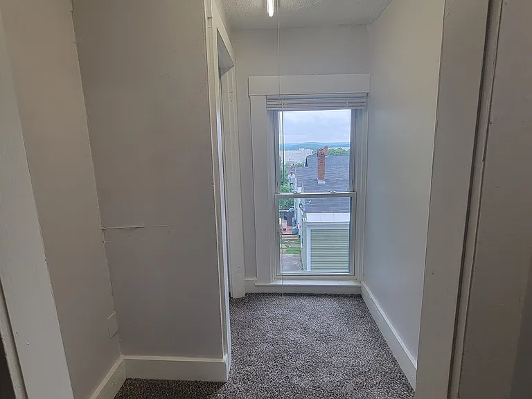 21 Grove St #A — Photo 5