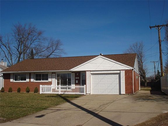 2nd image of 1003 W Lake Ave