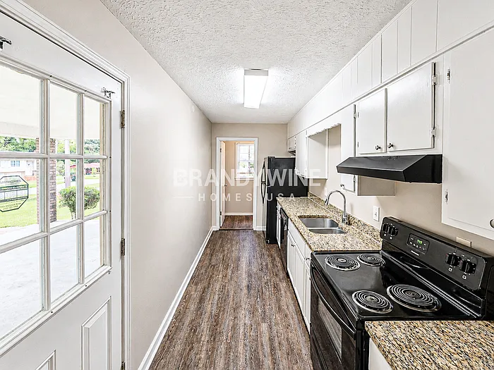 3 bed, 2.0 bath, 2008 sqft, $1,919 — Photo 4