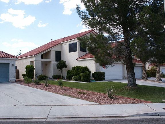 this is a old picture the tree in gone now and it has dessert landscaping now