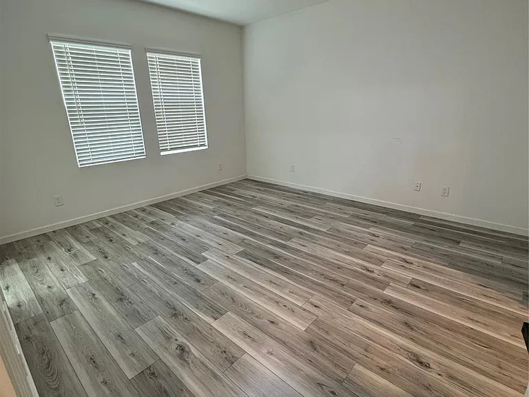 1061 Long Bay Ct — Photo 11