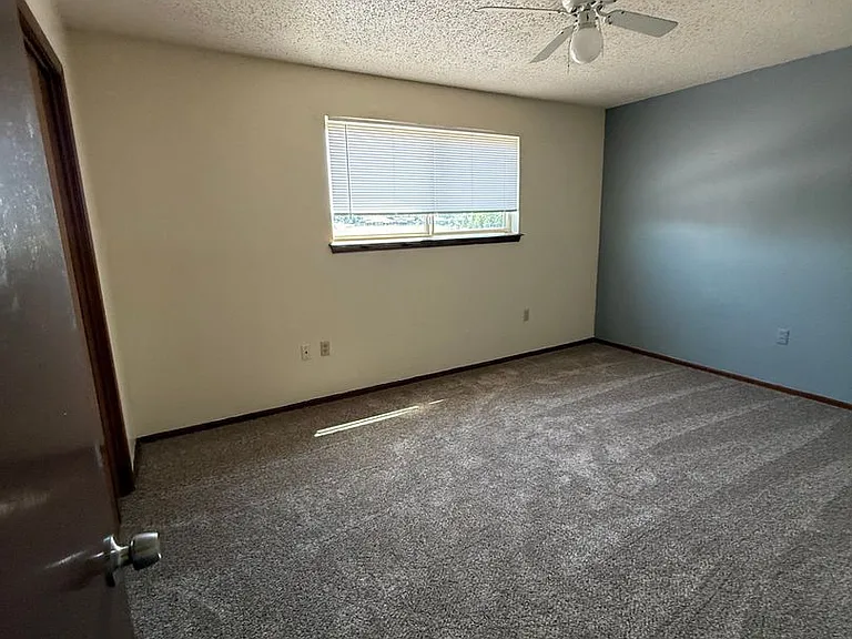 Fox Valley Apartments — Photo 13