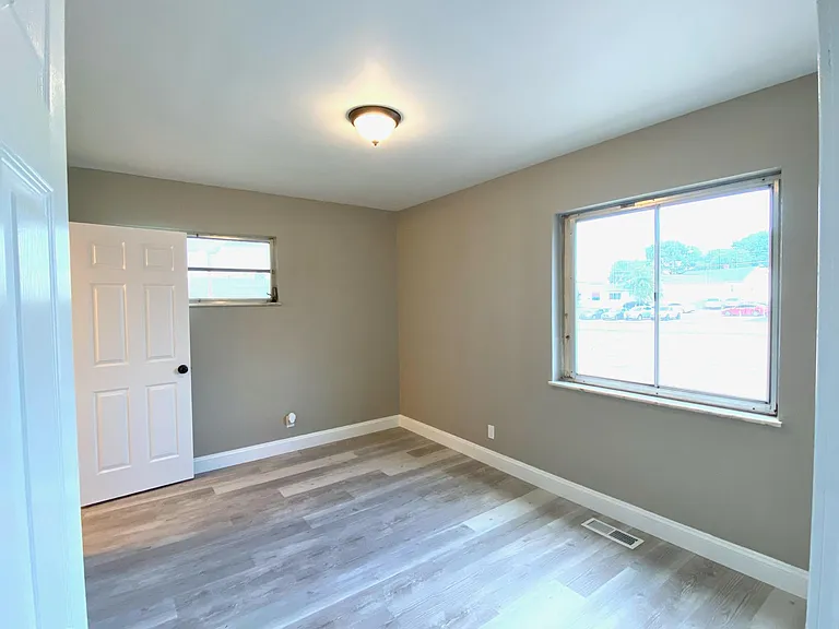 9 Linwood Ave #4 — Photo 6