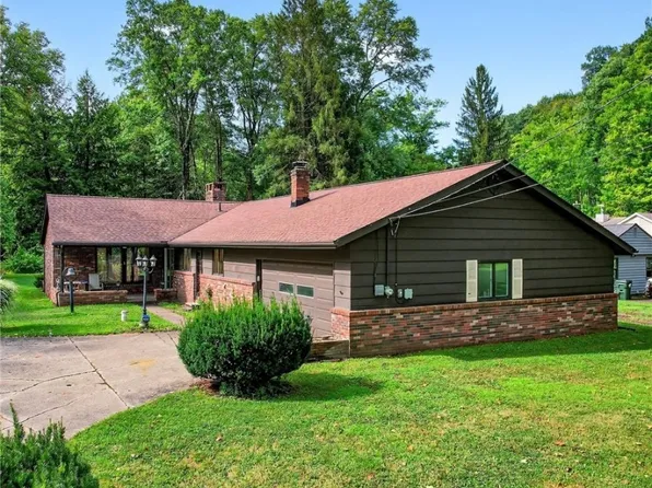 15021 Stillwater Dr, Novelty, OH 44072