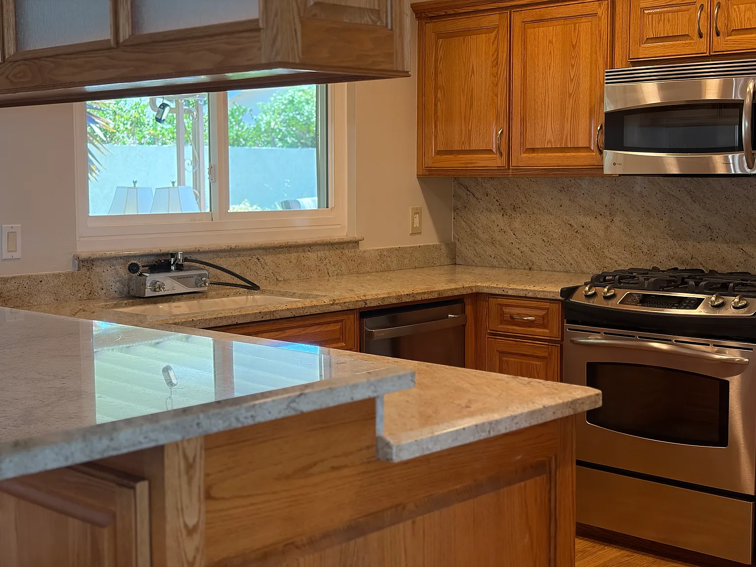 2954 Baker St — Photo 2