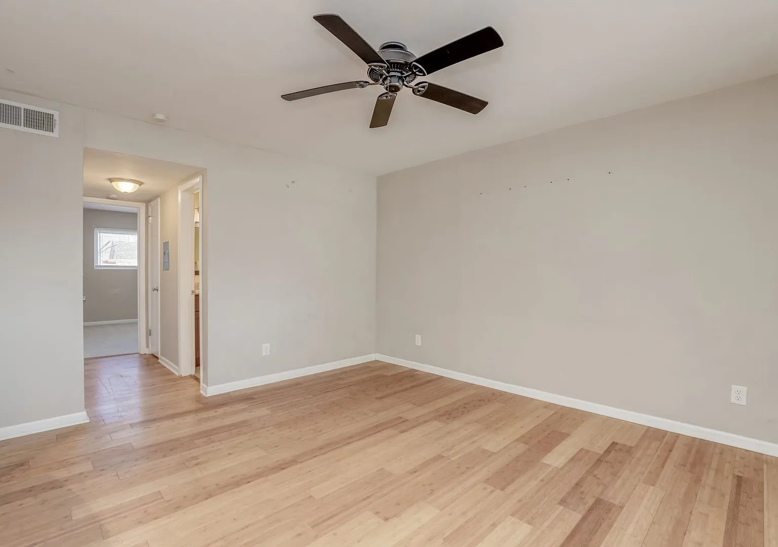 Little Bay Ave 1226 — Photo 4