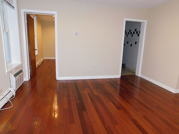 2nd image of 1168 N La Salle Dr APT 2D