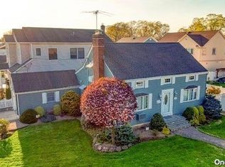 1906 Old Mill Rd, Wantagh, NY 11793