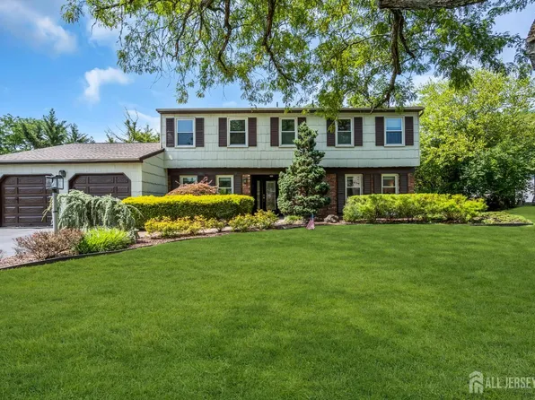 4 Dennison Pl, Plainsboro, NJ 08536