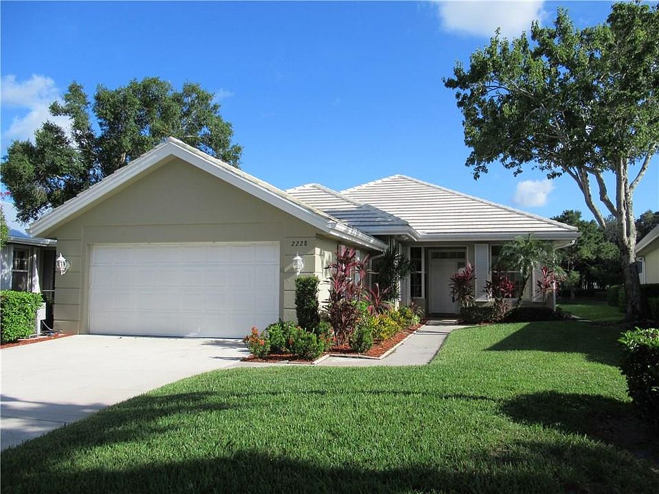 1st image of 2228 SW Mayflower Dr