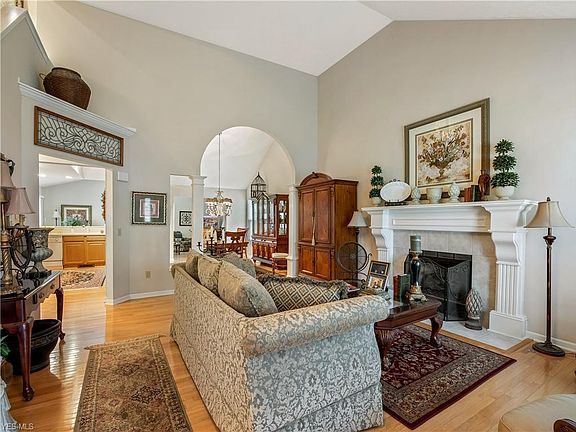 2nd image of 961 Devonwood Dr