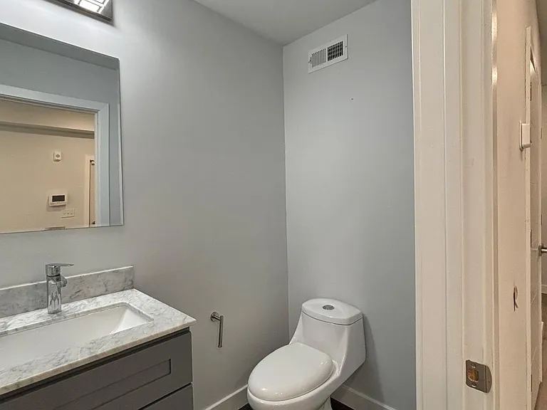 2226 N Franklin St #B — Photo 4