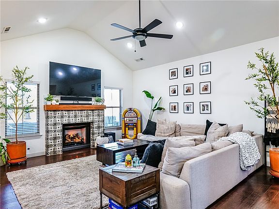 4th image of 820 Bob Glen Cir