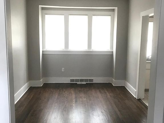 3rd image of 4125 Spencer St