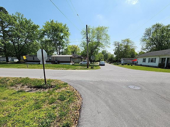 5th image of 801 Hartkopf St