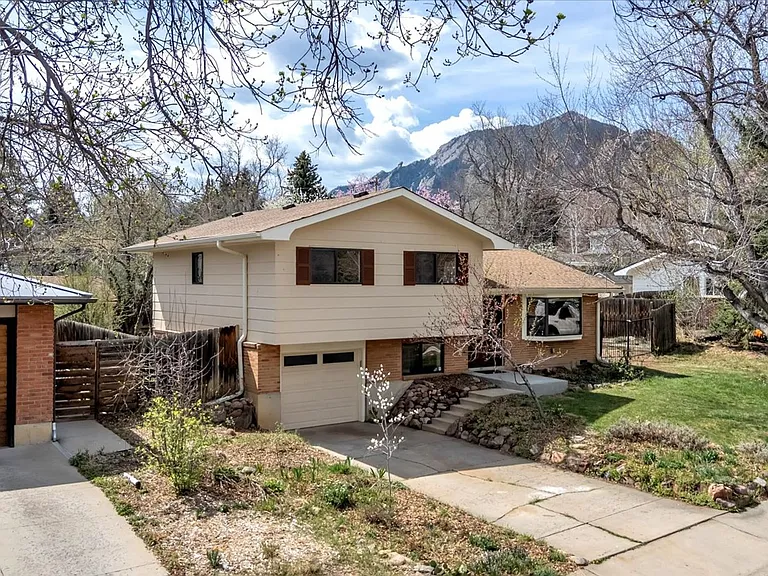 650 Hartford Dr — Photo 2