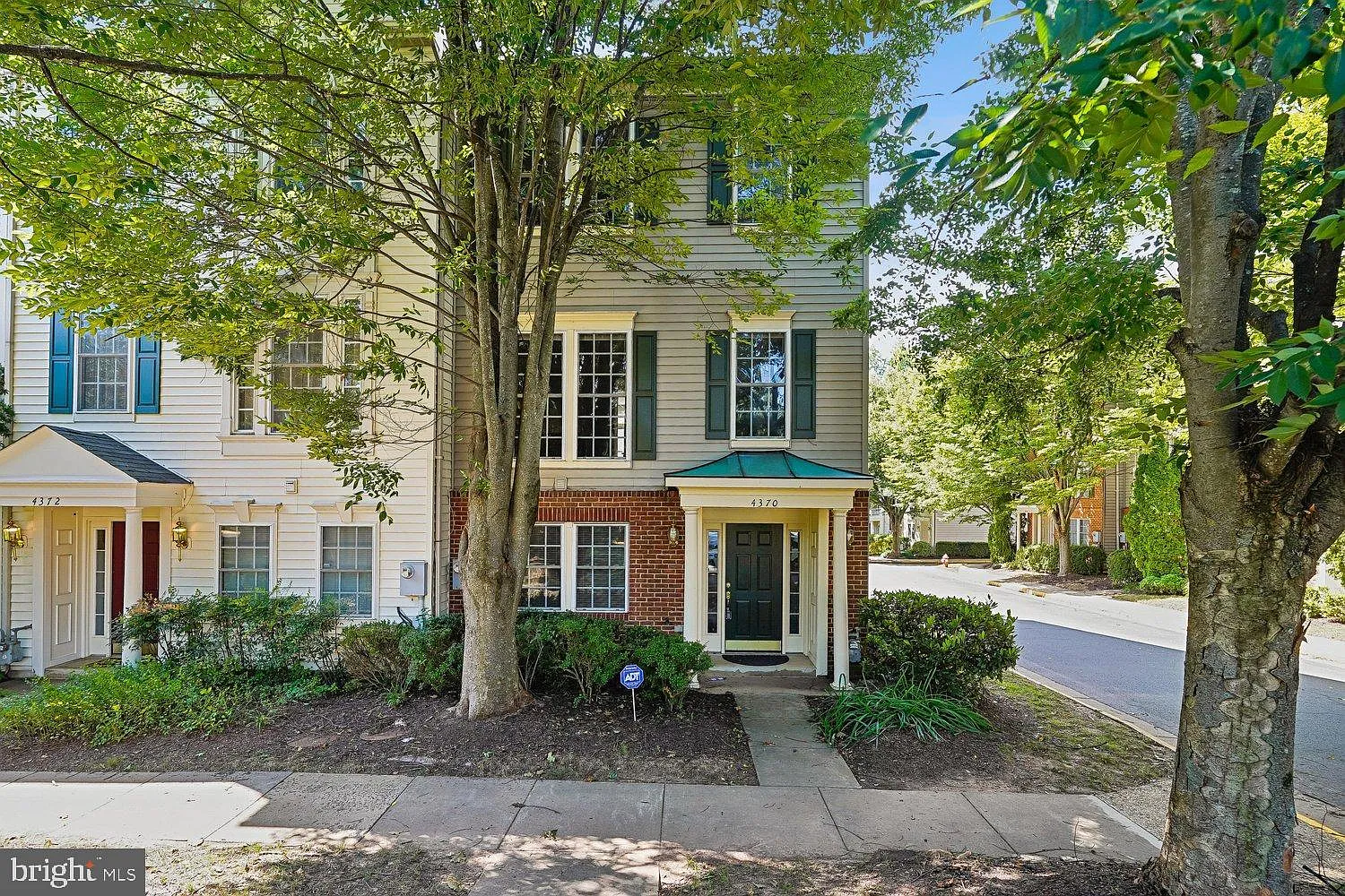 3 bed, 2.5 bath, 1520 sqft, $3,200 — Photo 1