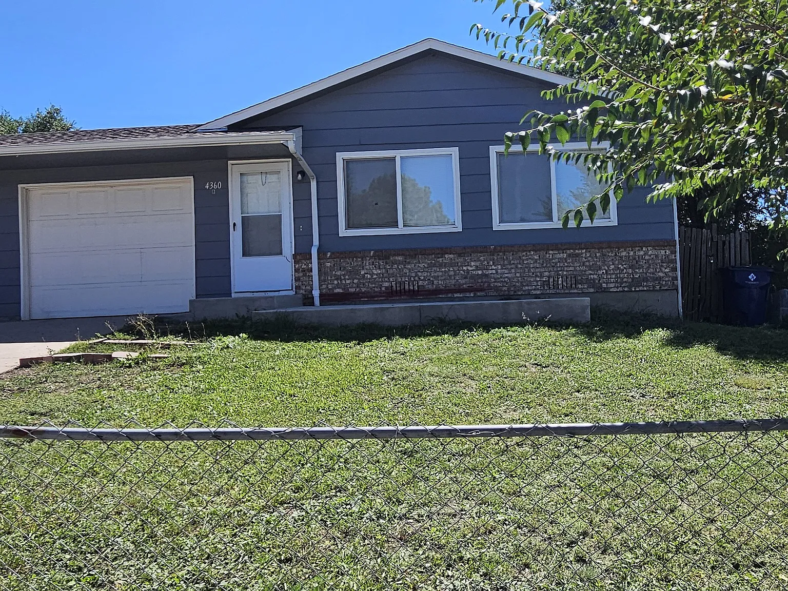 Lashelle Ave, Colorado Springs — Photo 1