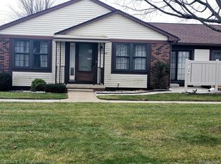40128 Newport Dr #11, Plymouth, MI 48170