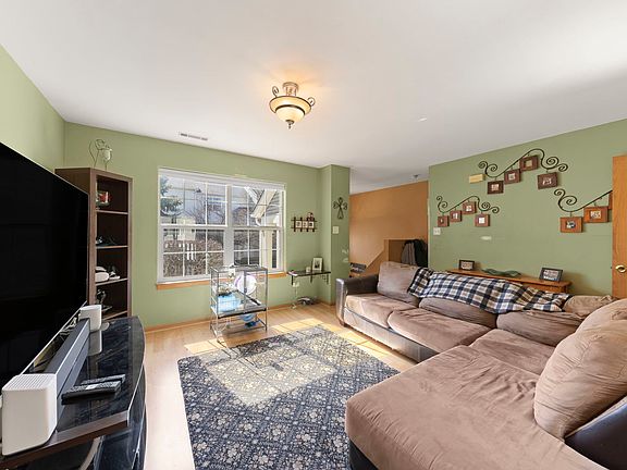 4th image of 2702 Canyon Dr