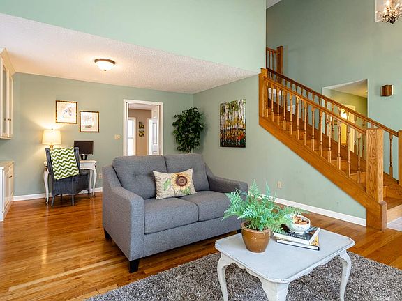 5th image of 554 Flower Dr