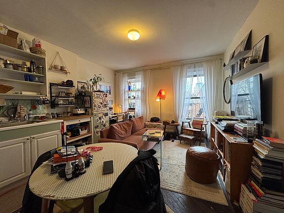 5th image of 119 Cambridge Pl APT 8