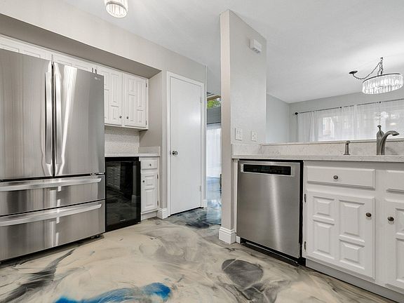 5th image of 2878 Westridge Ave