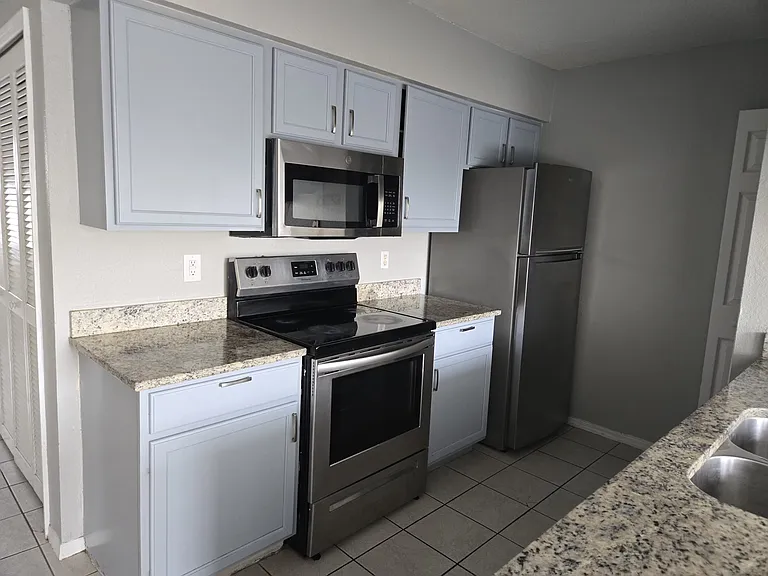2319 Prime Cir #B — Photo 6