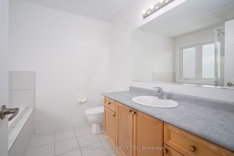 Toronto House for rent - 4 Bedrooms — photo 18
