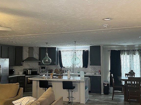3rd image of 204 Willis Dr