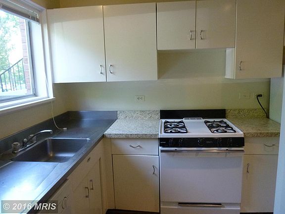 4th image of 10618 Kenilworth Ave APT 4