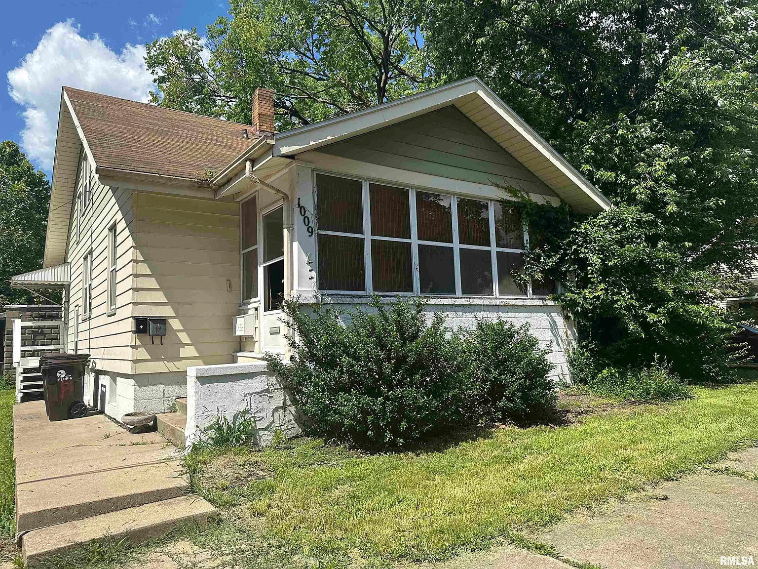 1009 W Armstrong Ave photo 1