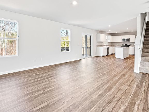 5th image of 679 Heavenly Days St