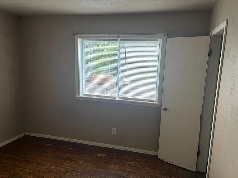 1005 S North St — Photo 9