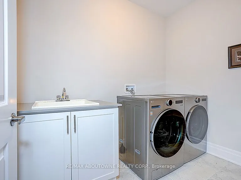 1362 Lynx Gdns — Photo 26