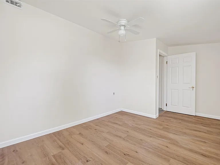 7950 Longridge Dr — Photo 16