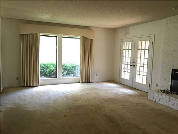 5th image of 604 Carriage Way