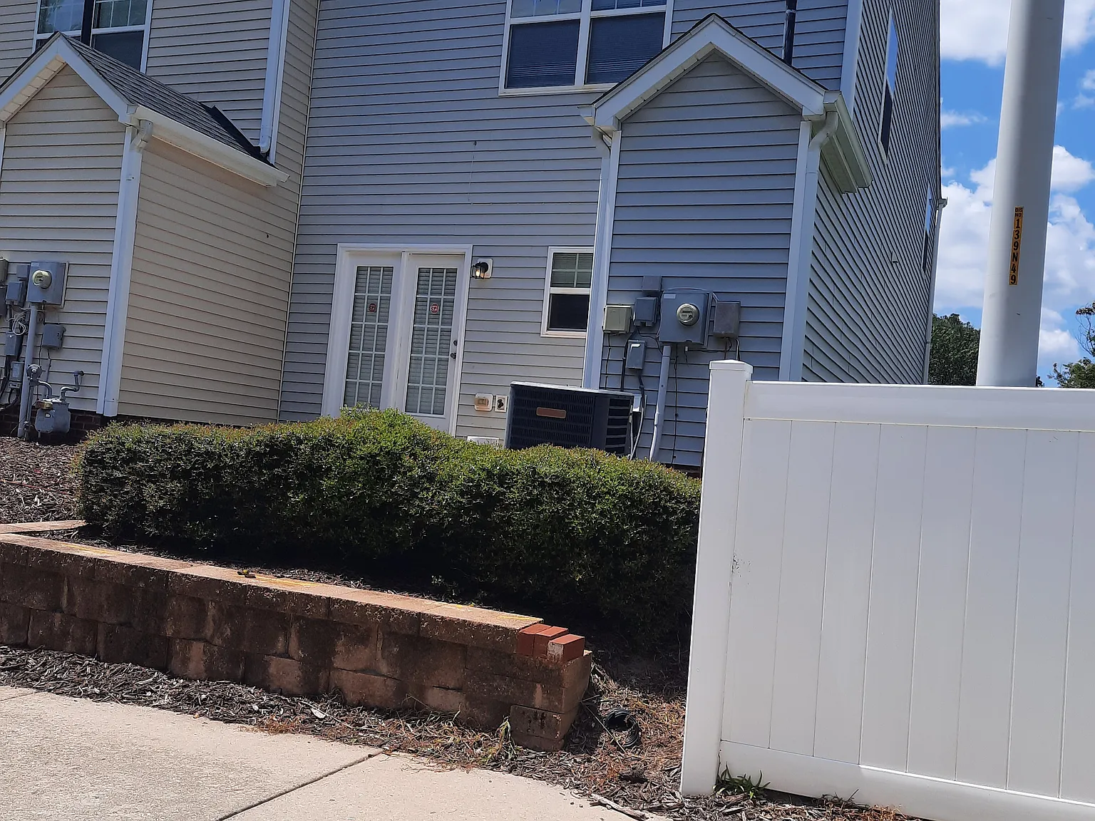 3 bed, 2.5 bath, 1520 sqft, $1,600 — Photo 2