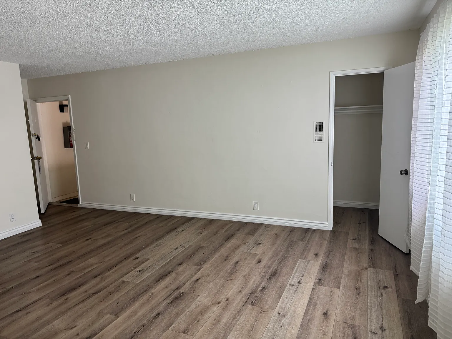 2 bed, 850 sqft, $2,775 — Photo 4