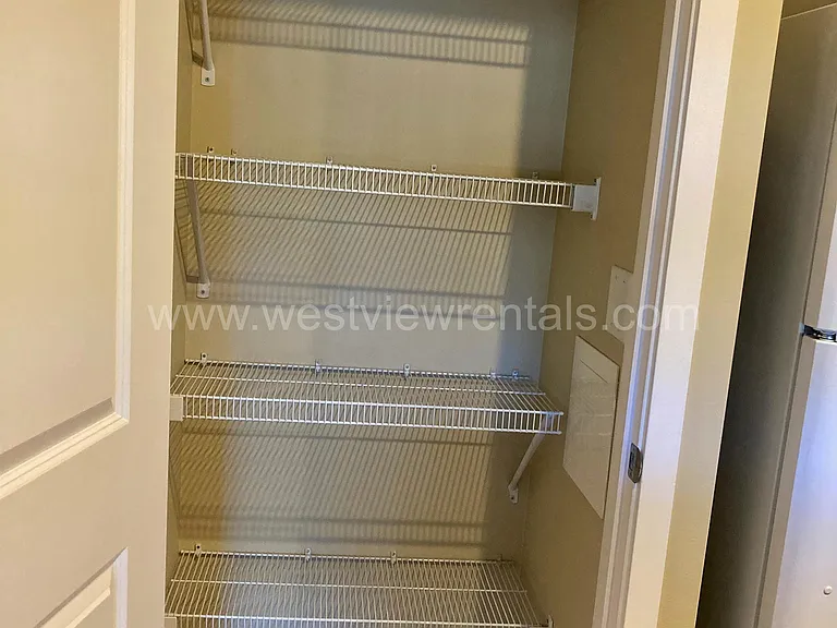 200 E Maple St — Photo 385