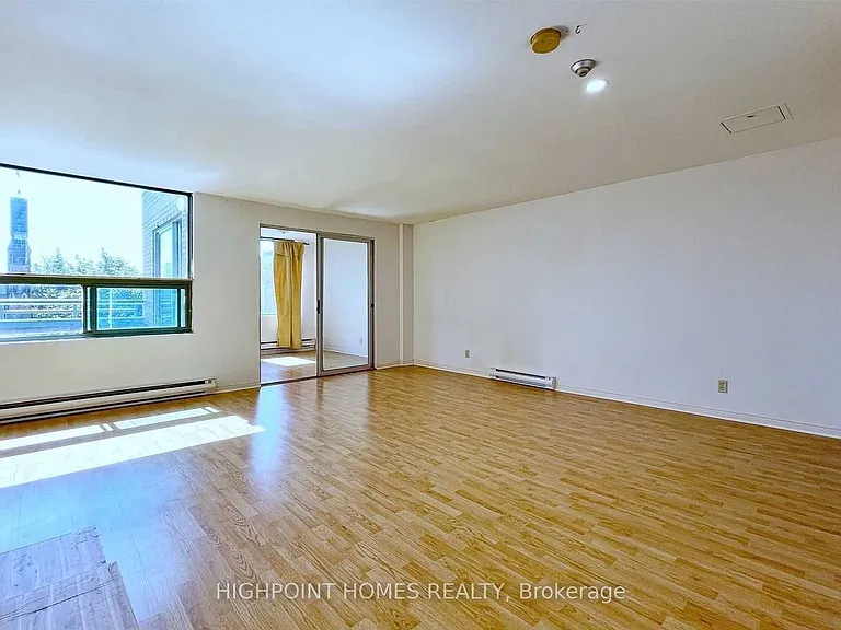 360 College St #401 — Photo 12