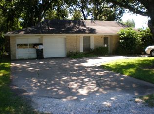 5294 Hogaboom Rd, Groves, TX 77619