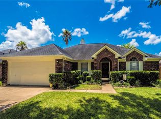 1819 Taylor Creek Dr, Fresno, TX 77545